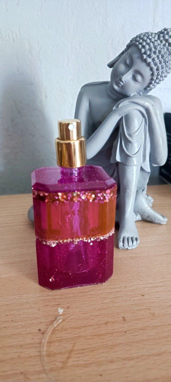 flacon de parfum violet