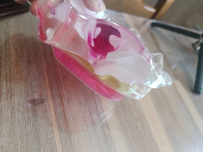 Main orchidée