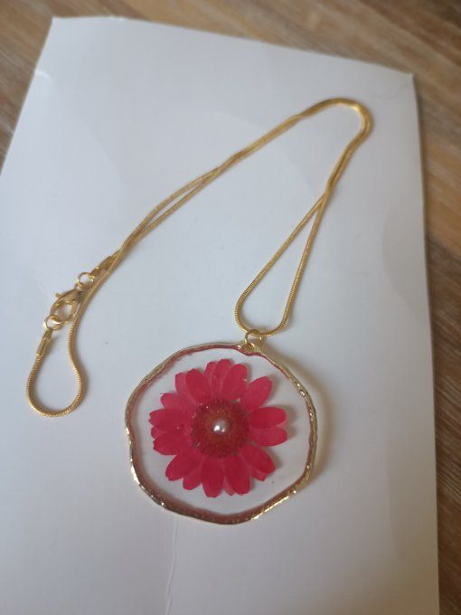 Collier fleur rouge