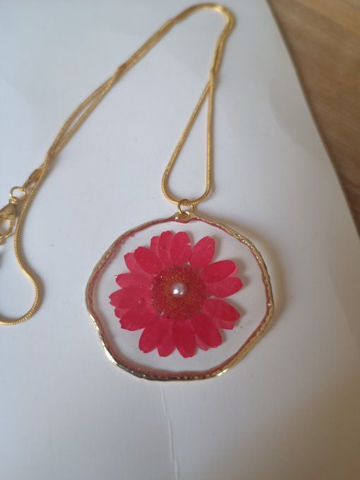 Collier fleur rouge