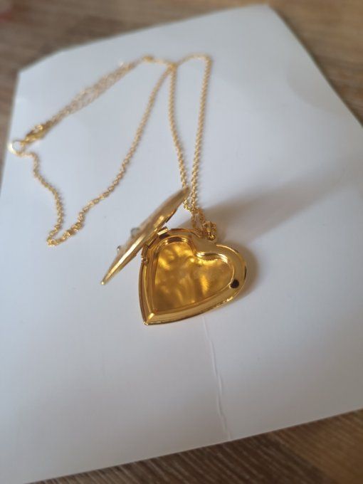 Collier medaillon coeur
